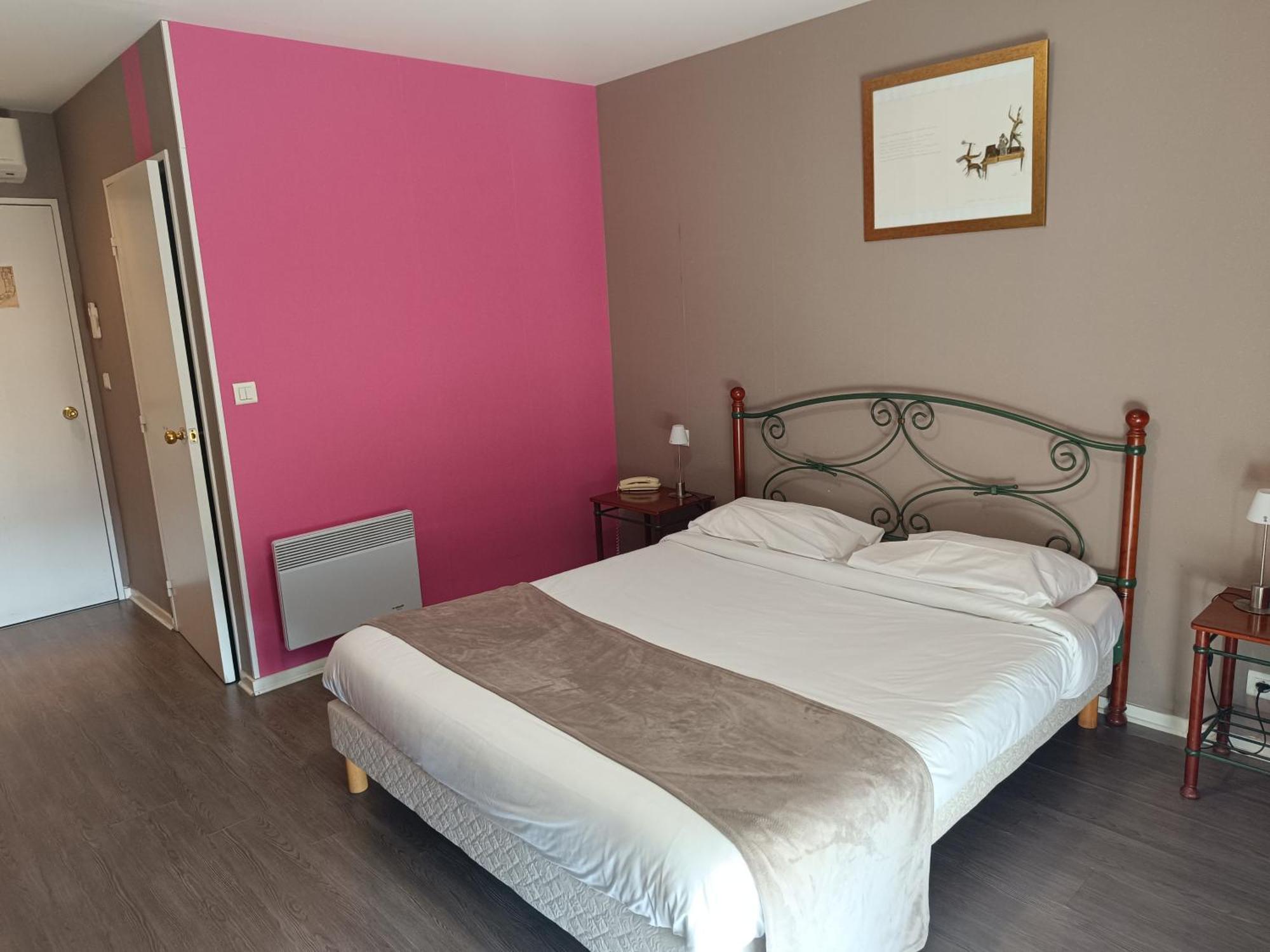 Logis Hotel La Bergerie Hotel 3 Etoiles Restaurant Savoureux Saint-Pierre-Lafeuille Екстериор снимка