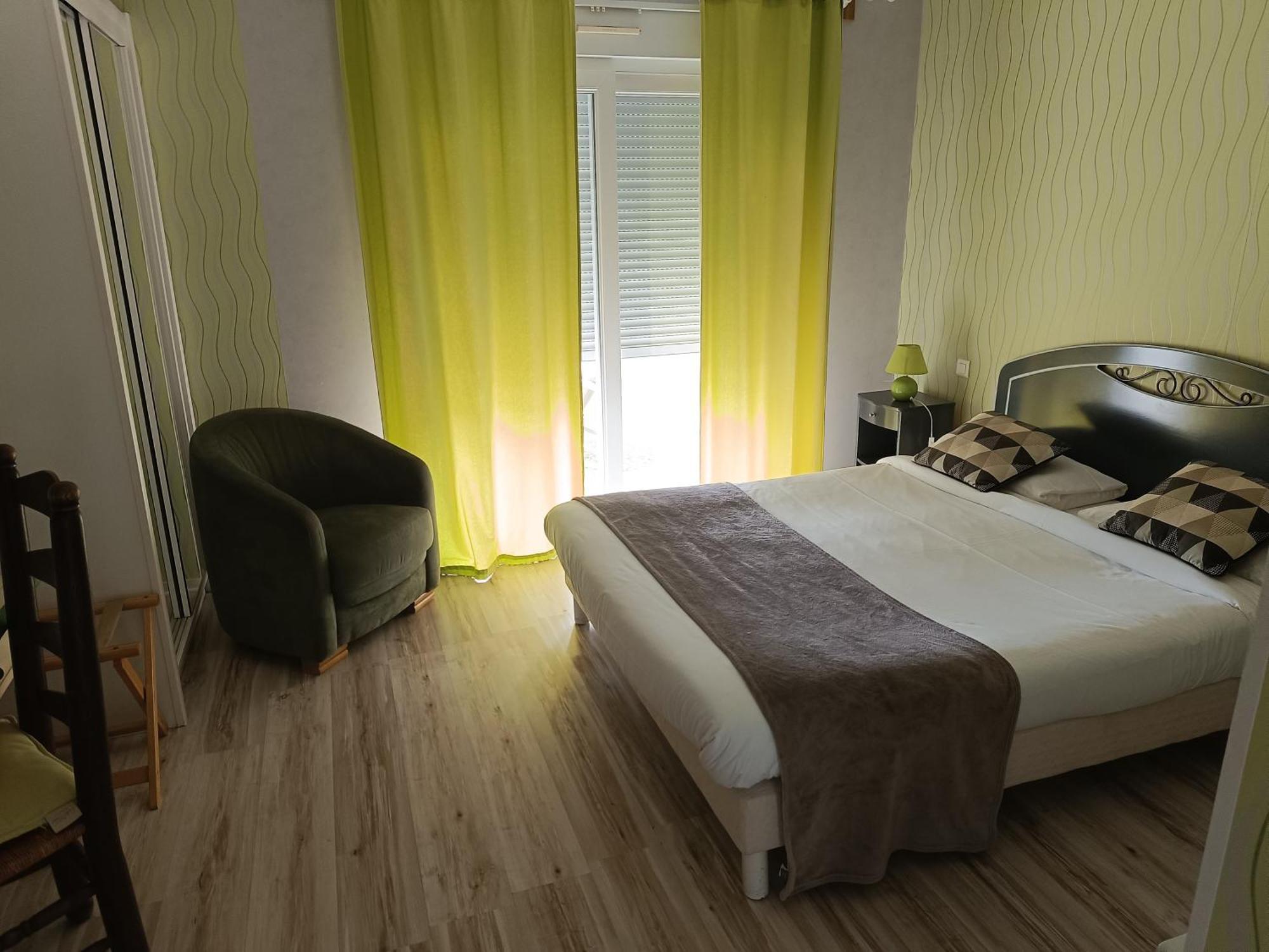 Logis Hotel La Bergerie Hotel 3 Etoiles Restaurant Savoureux Saint-Pierre-Lafeuille Екстериор снимка